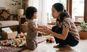 Cara Bicara dengan Anak 2-3 Tahun Agar Mau Mendengarkan-daycarejogja-sahabatjuara