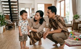 Gentle Parenting vs Authoritative Parenting Mana yang Cocok untuk Anak Usia 2–3 Tahun-daycarejogjasahabatjuara